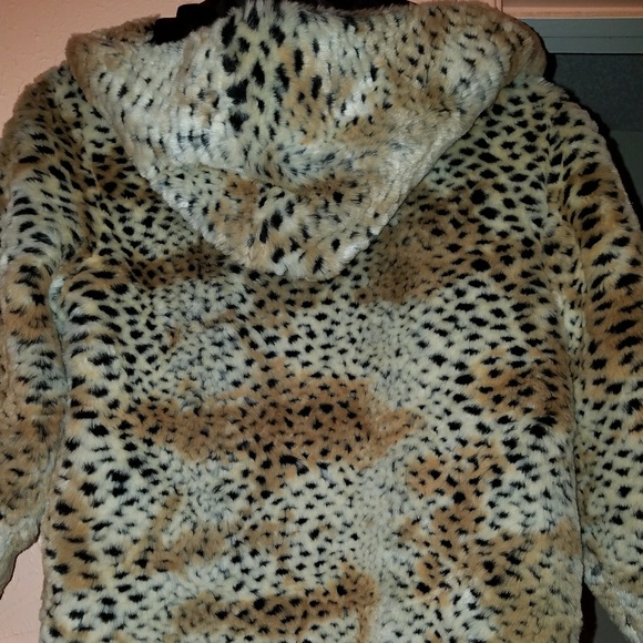 Coat - Picture 2 of 4